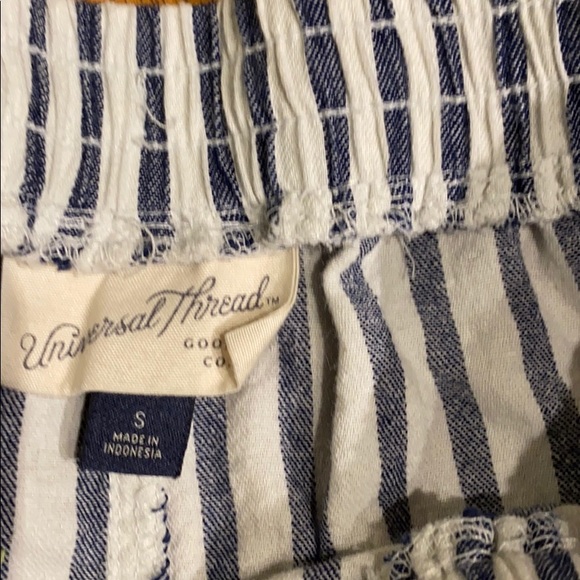 • Universal Thread Striped Shorts White and Navy - Picture 4 of 11